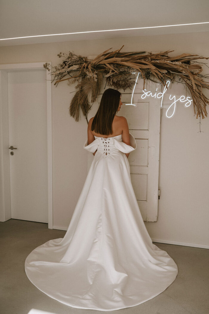 Offshoulder Brautkleid Carmenausschnitt A-Linie