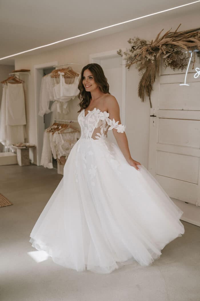 Offshoulder Kleid mit Blätterspitze – Bild 2