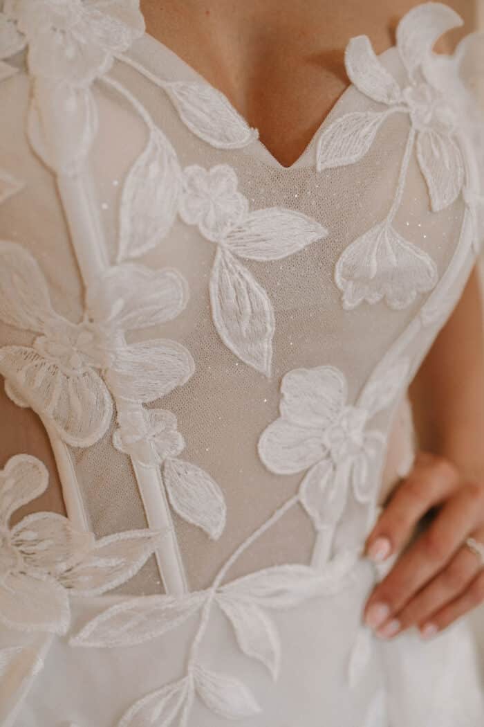 Offshoulder Kleid mit Blätterspitze – Bild 4